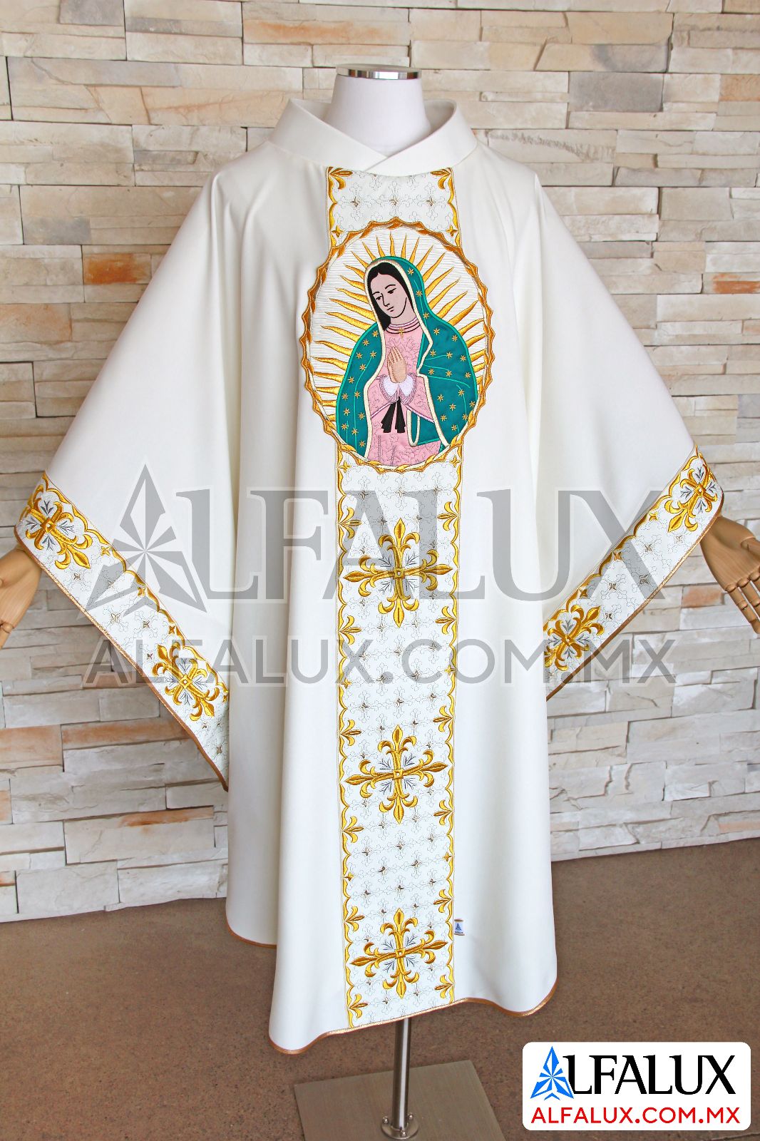 06 FLOR LIZ Casulla Alfalux Laterales Medallon Virgen Blanco 200 (2)